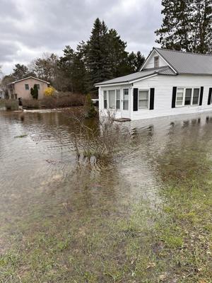City makes sand available to fight back flood waters