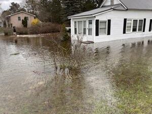 City makes sand available to fight back flood waters